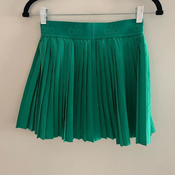 Alo Yoga Skirt - Picture 2 of 2